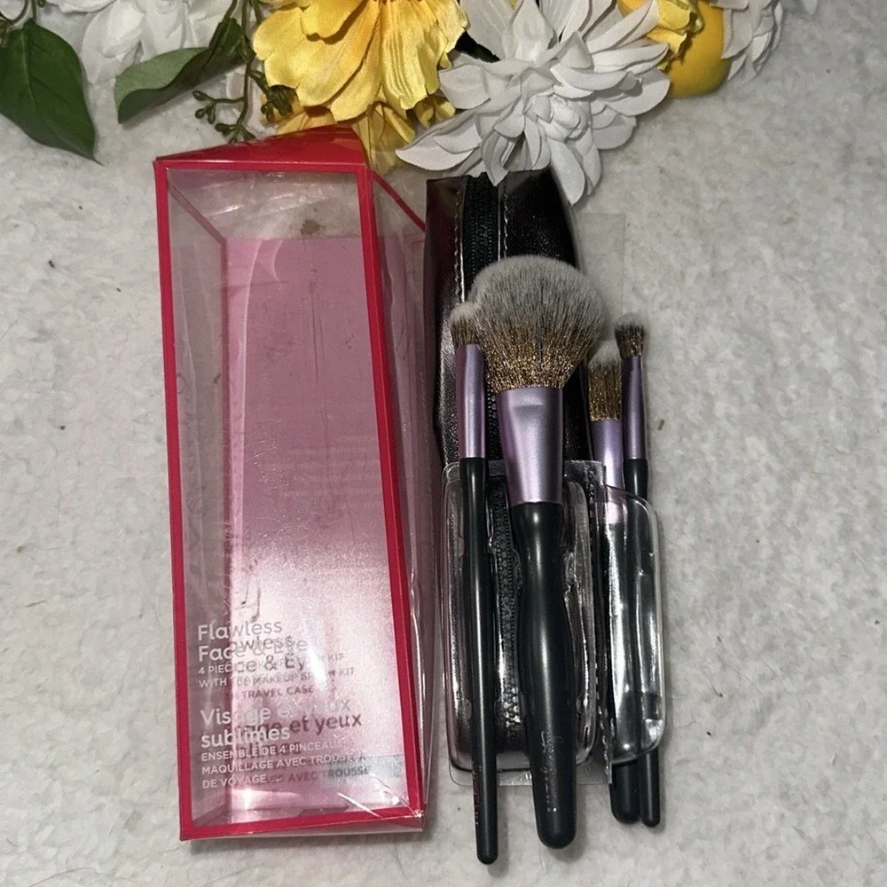 Ulta Beauty Flawless Face & Eye 4 Piece Makeup Brush Kit with Travel Case Purple